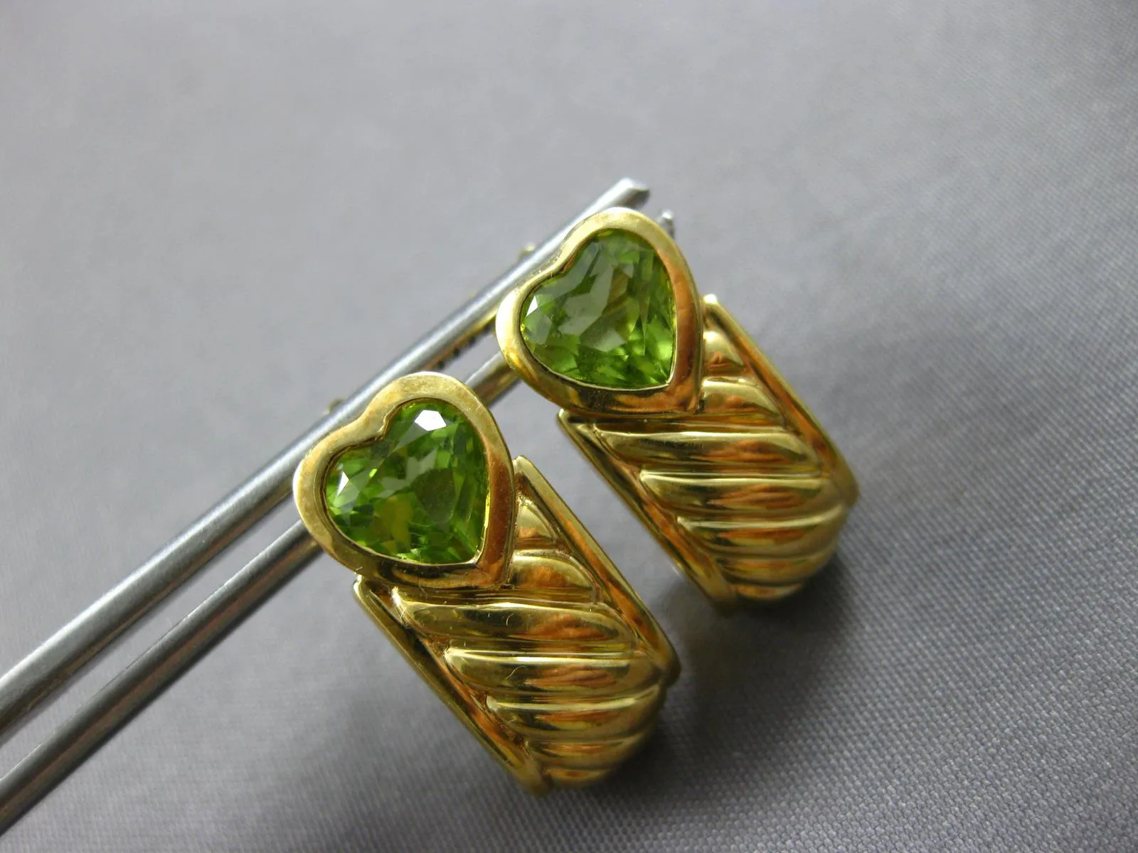 1.80CT AAA PERIDOT 14KT YELLOW GOLD HEART SHAPE UMBRELLA HANGING EARRINGS #27911