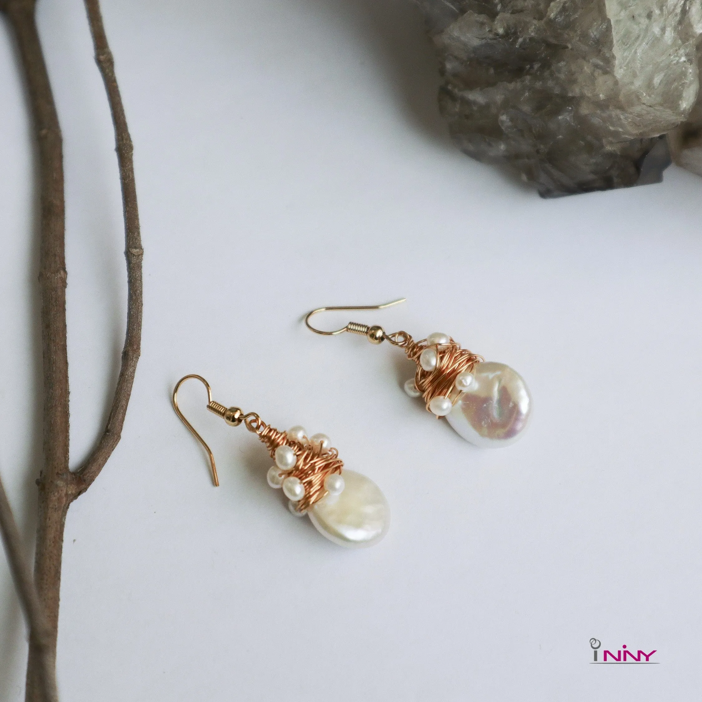 Fresh Pearl Golds Wire Hook Earrings