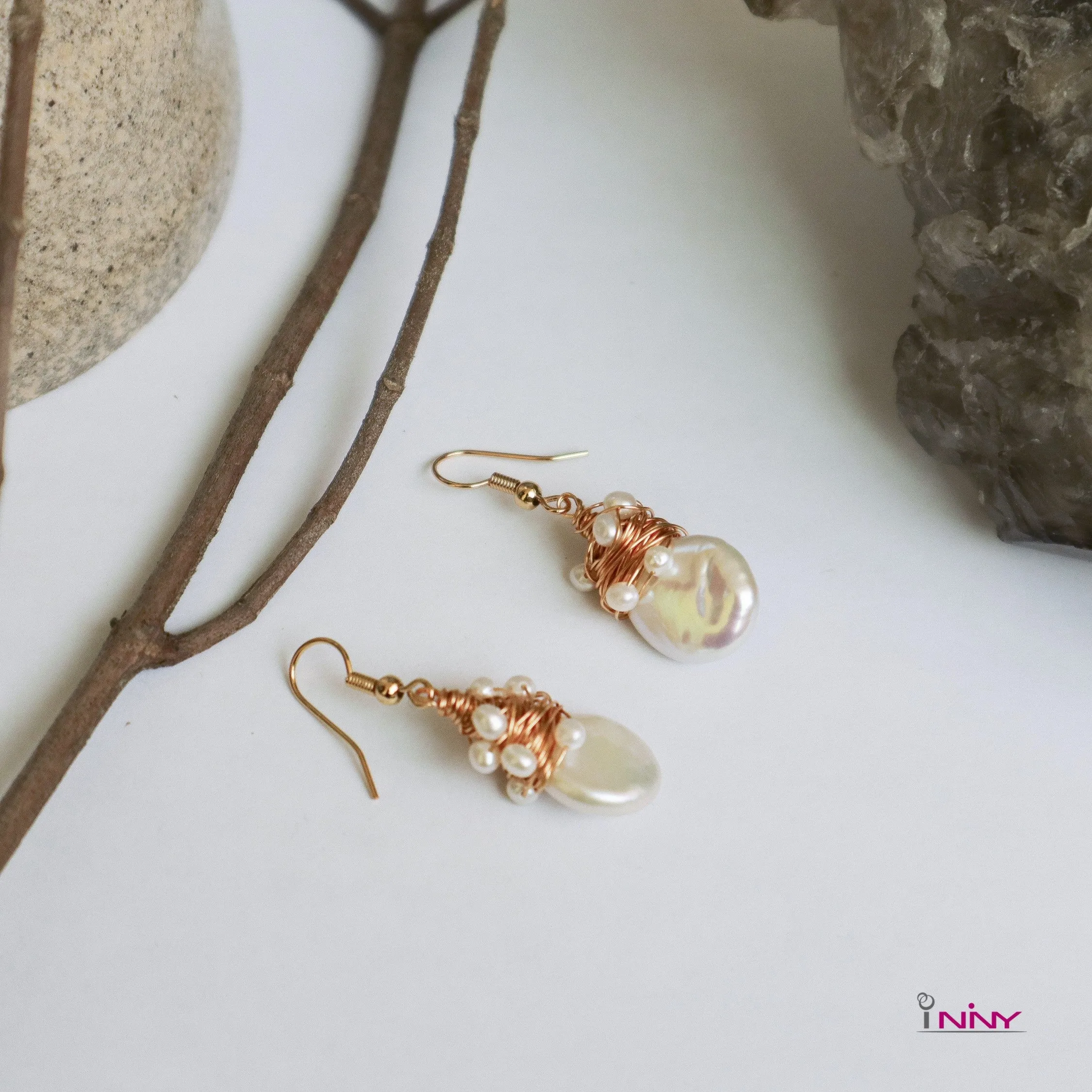 Fresh Pearl Golds Wire Hook Earrings