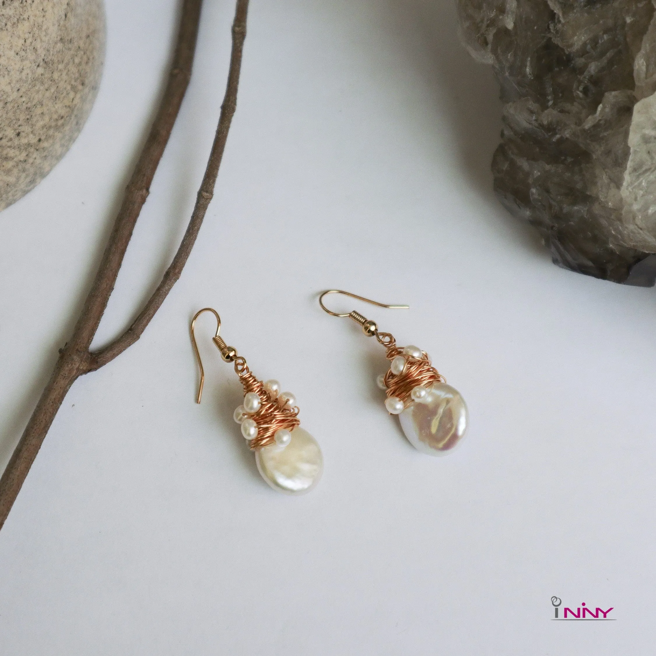 Fresh Pearl Golds Wire Hook Earrings