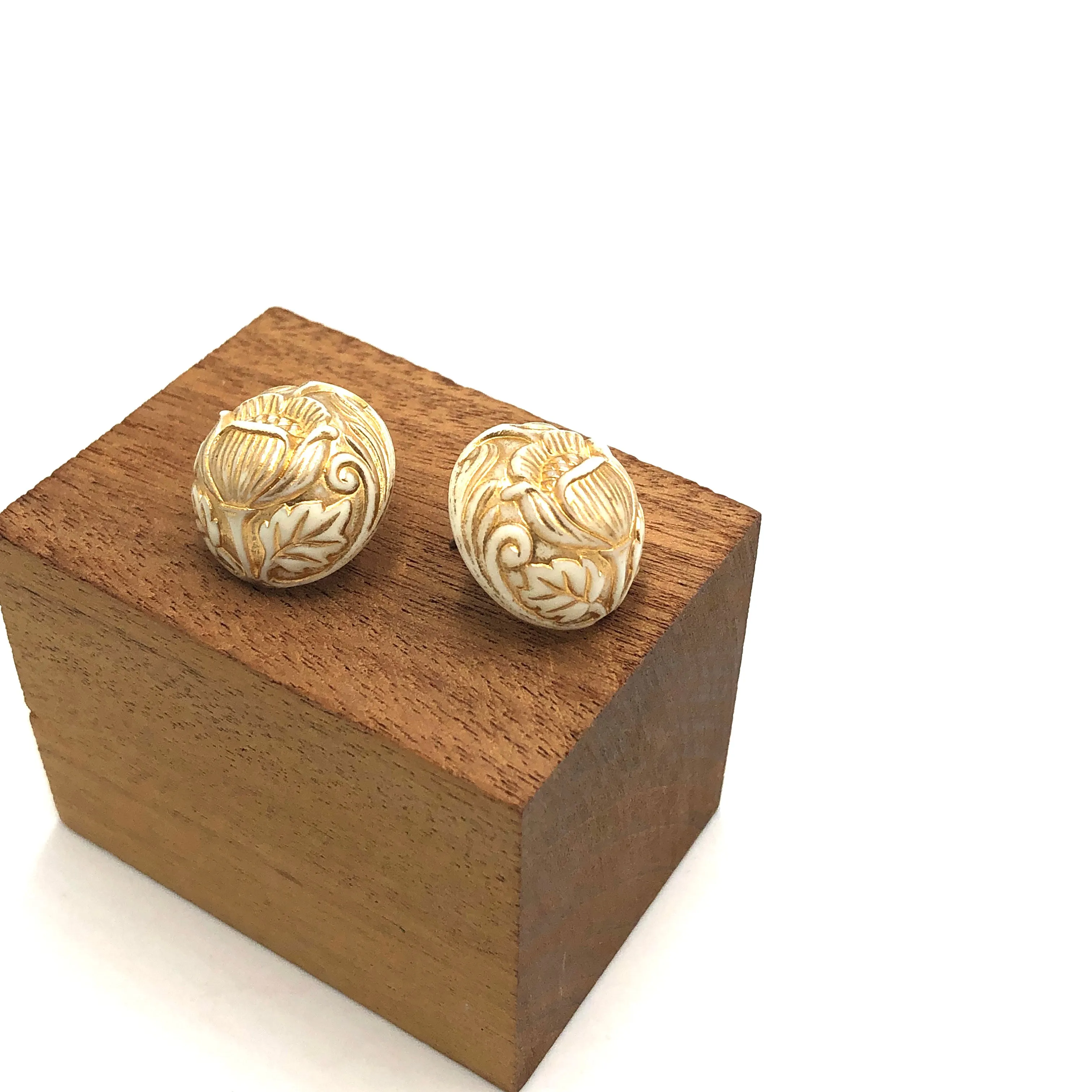 Golden Tulips Carved Retro Button Stud Earrings