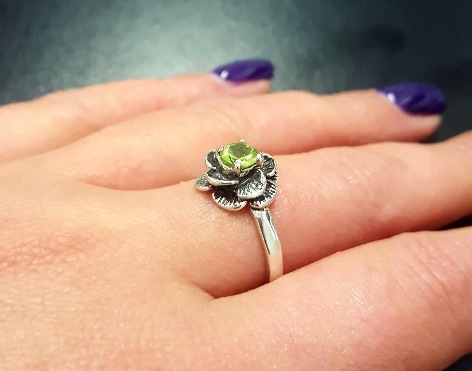 Green Flower Ring - Solitaire Peridot Ring - Vintage Rose Ring