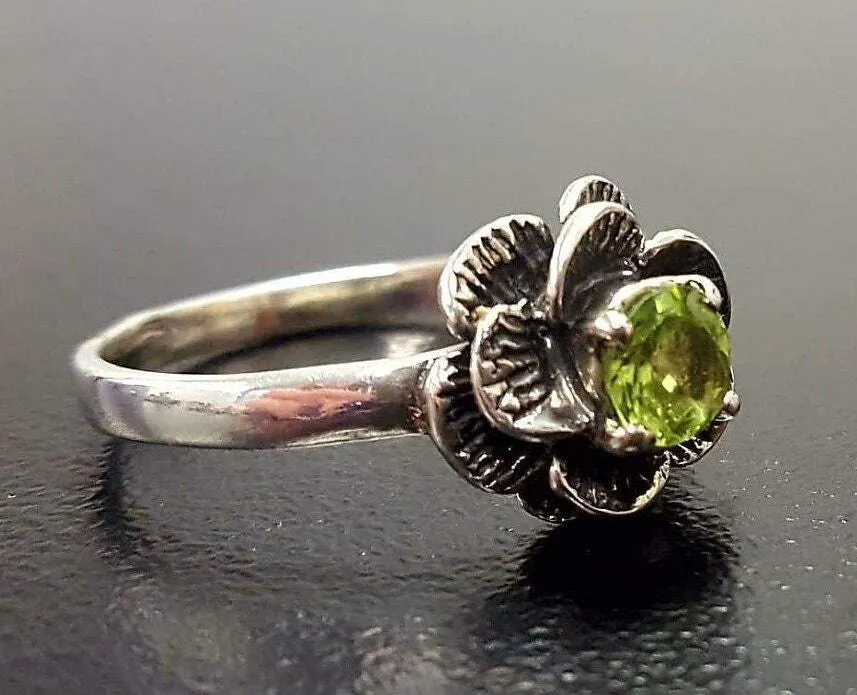 Green Flower Ring - Solitaire Peridot Ring - Vintage Rose Ring