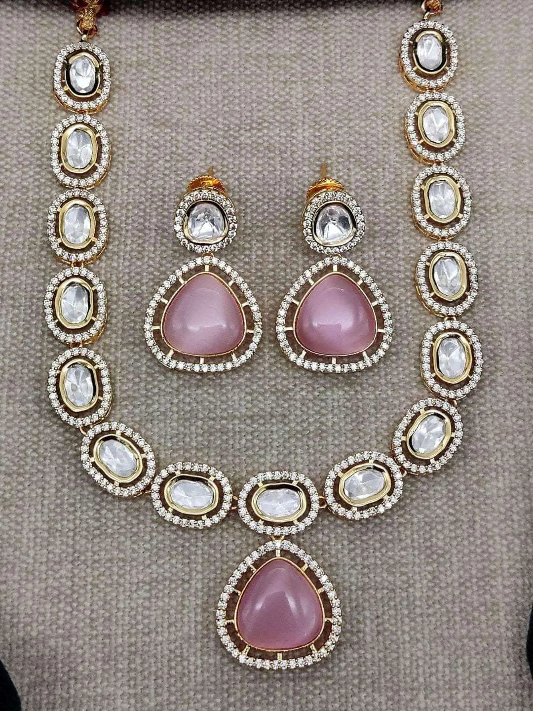 Lustrous Kundan Necklace