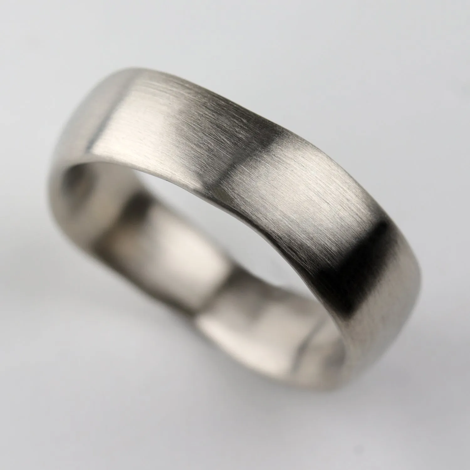 Medium Sculpted Band