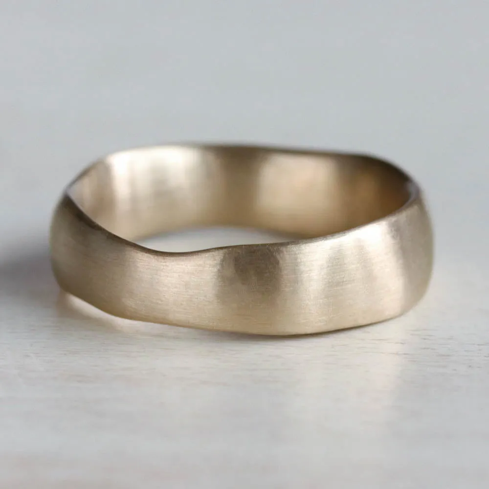 Medium Sculpted Band