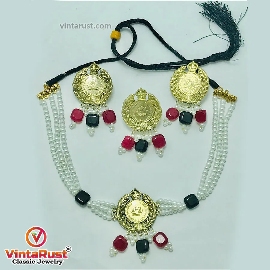 Pearls Beaded Jewelry Set With Motif and Glass Stones